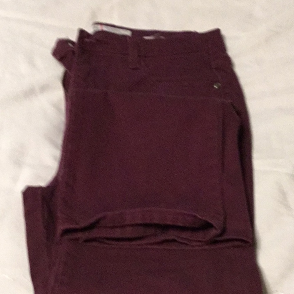 Lee classic fit size 10 short boot cut Burgundy color colored jeans